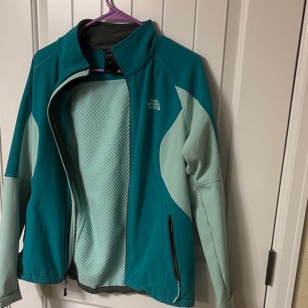 The North Face Women's Teal & Mint Two-Tone Softshell Jacket